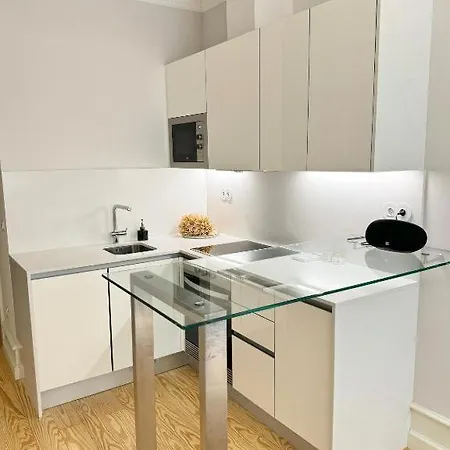 Com Banheiro Privativo Na Baixa *