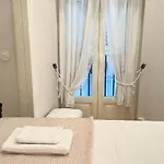 Com Banheiro Privativo Na Baixa *
