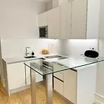 Com Banheiro Privativo Na Baixa *