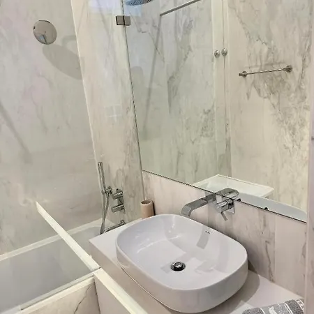 Com Banheiro Privativo Na Baixa * ליסבון